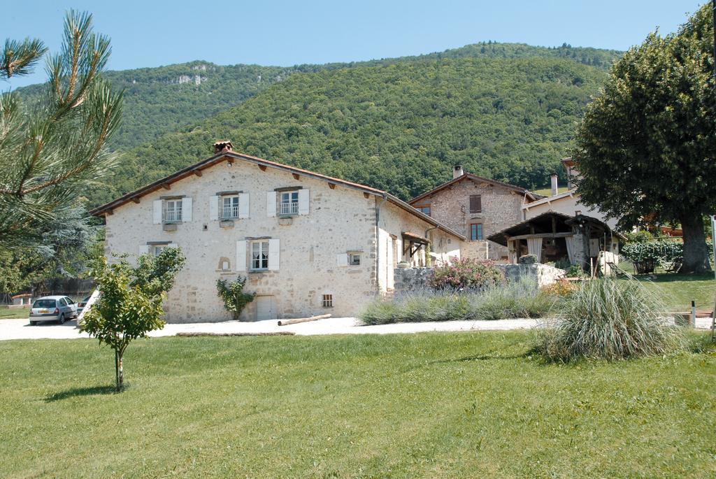 Bed and Breakfast L'Estapade des Tourelons Saint-Jean-en-Royans Exterior foto