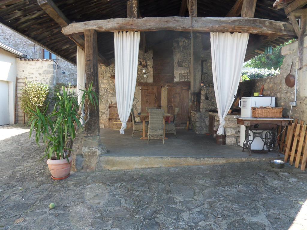 Bed and Breakfast L'Estapade des Tourelons Saint-Jean-en-Royans Exterior foto